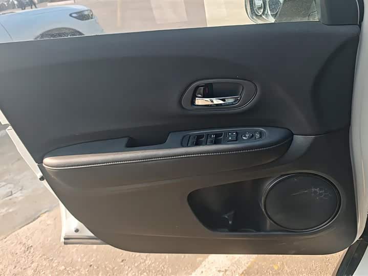 Фото 7 - Honda Vezel