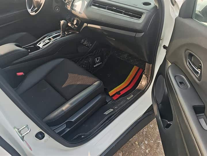 Фото 8 - Honda Vezel