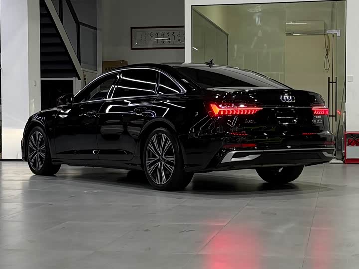 Фото 4 - Audi A6L