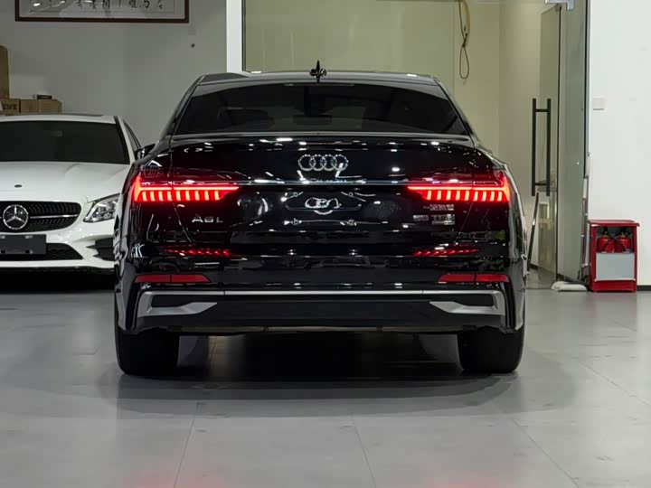 Фото 5 - Audi A6L