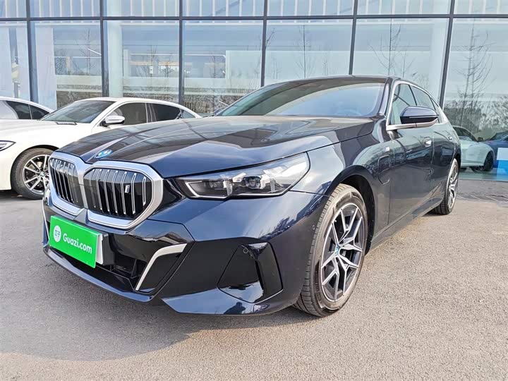 Фото 2 - BMW i5