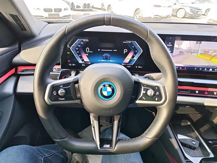 Фото 3 - BMW i5
