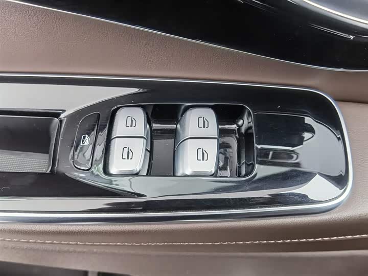 Фото 9 - Exeed VX