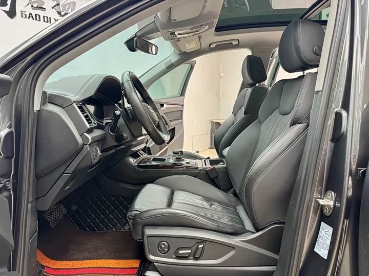 Фото 6 - Audi Q5L