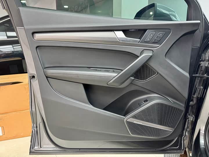 Фото 8 - Audi Q5L