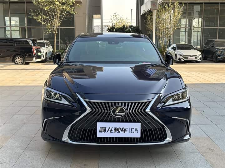 Фото 4 - Lexus ES