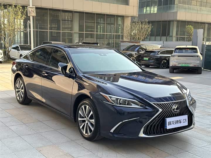 Фото 5 - Lexus ES