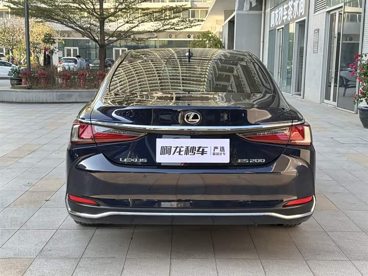 Фото 7 - Lexus ES