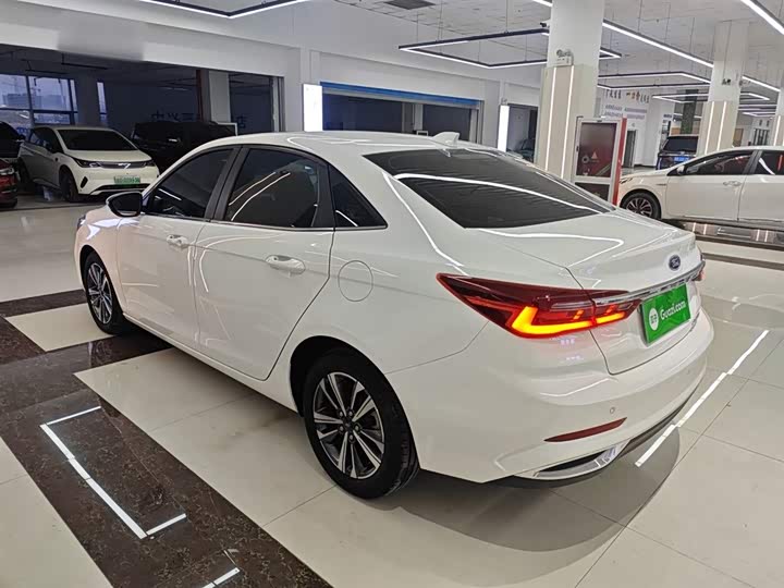 Фото 5 - Ford Escort