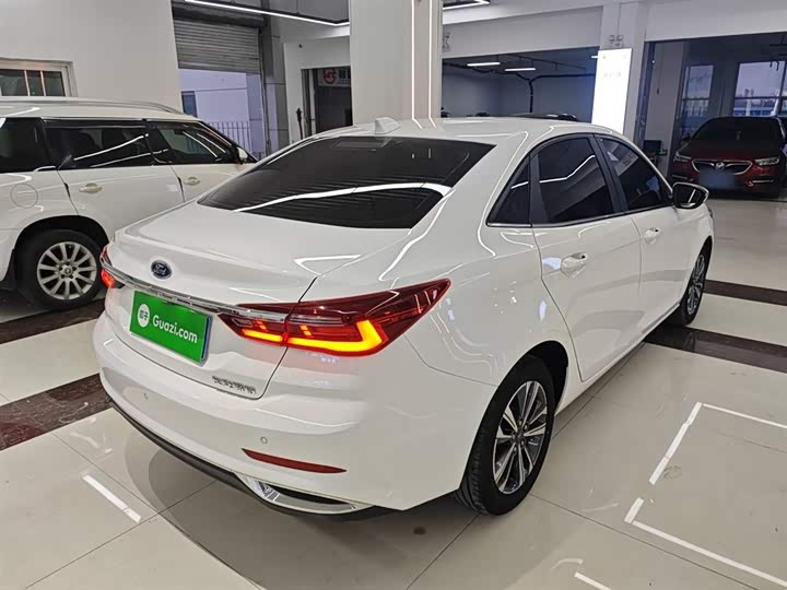 Фото 7 - Ford Escort