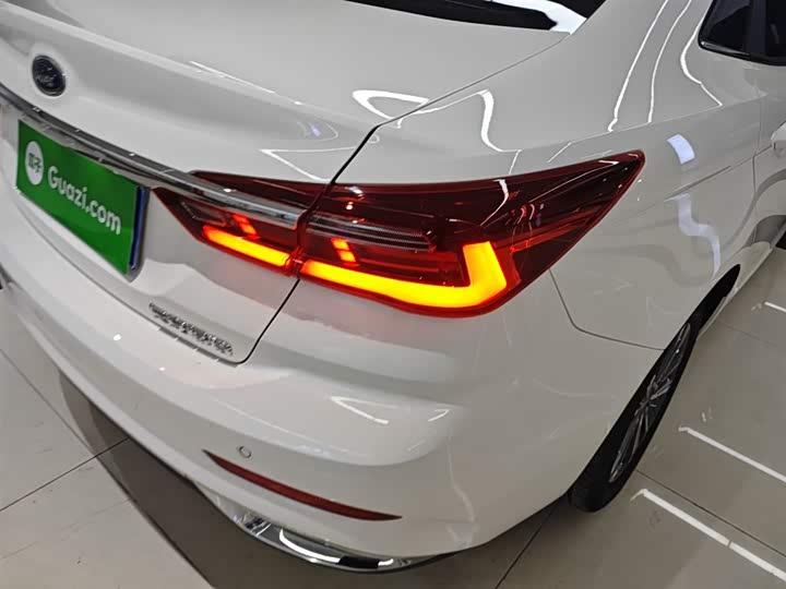 Фото 8 - Ford Escort