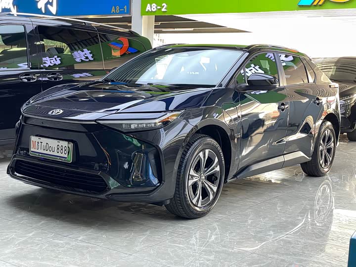 Фото 1 - Toyota bZ4X