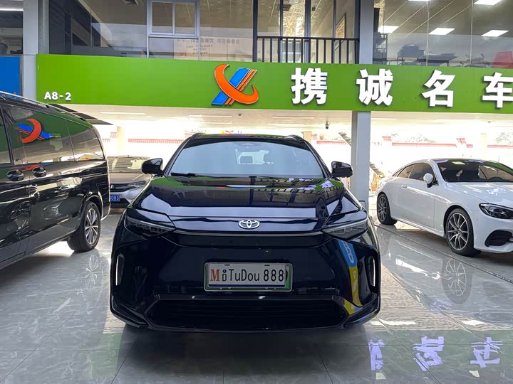 Фото 2 - Toyota bZ4X