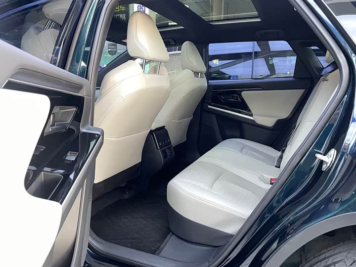 Фото 4 - Toyota bZ4X