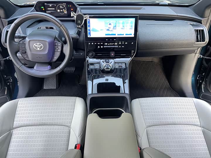 Фото 5 - Toyota bZ4X