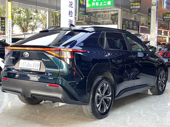 Фото 7 - Toyota bZ4X