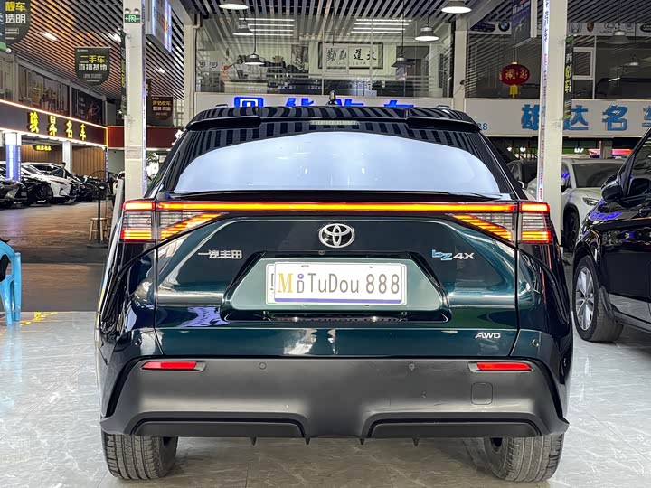 Фото 8 - Toyota bZ4X