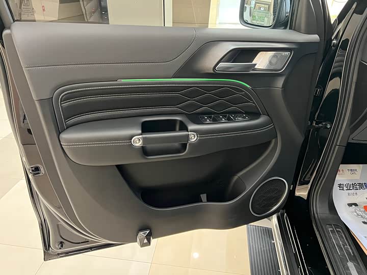 Фото 6 - Tank 300