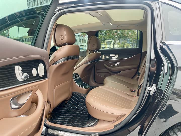 Фото 6 - Mercedes-Benz E-Class