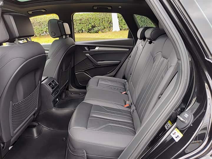 Фото 8 - Audi Q5L