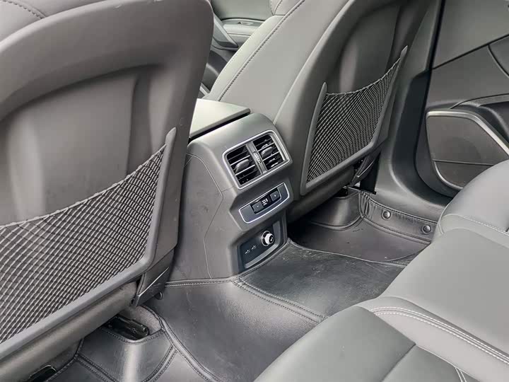 Фото 9 - Audi Q5L