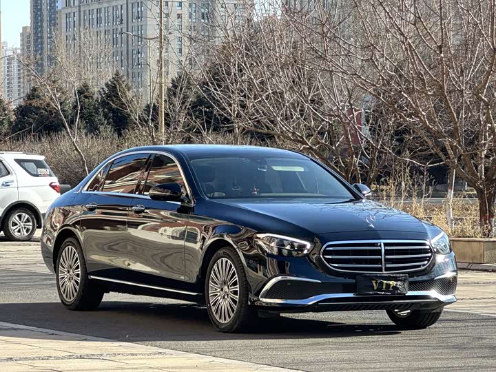 Фото 3 - Mercedes-Benz E-Class