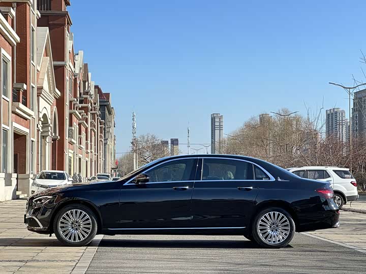 Фото 9 - Mercedes-Benz E-Class