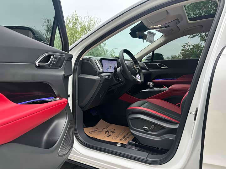 Фото 7 - Hongqi HS3