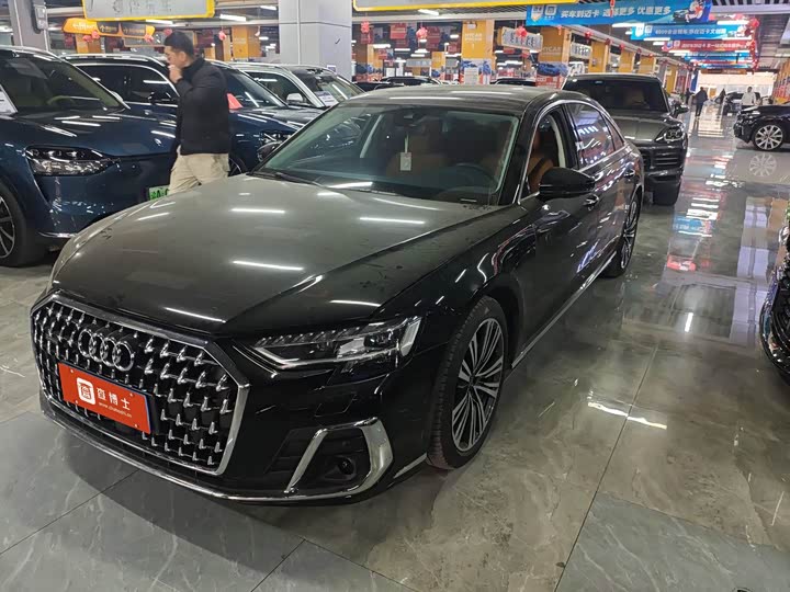 Фото 1 - Audi A8