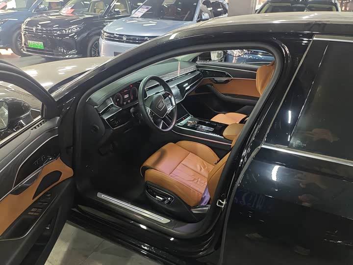 Фото 5 - Audi A8