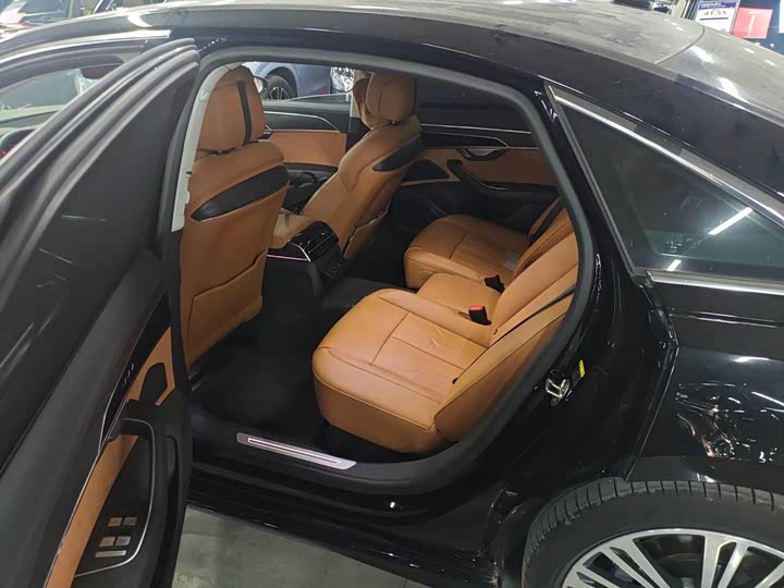 Фото 6 - Audi A8