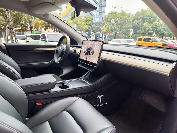 Фото 8 - Tesla Model Y