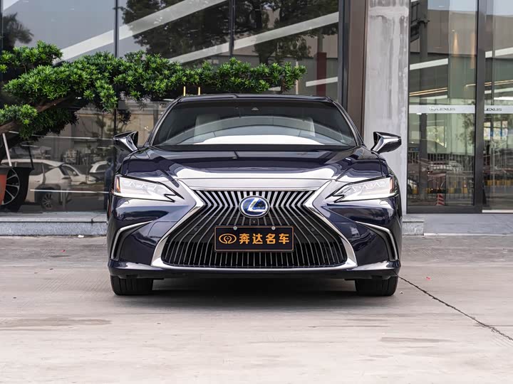 Фото 2 - Lexus ES