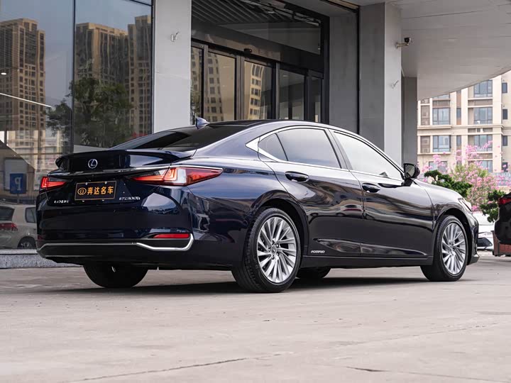 Фото 3 - Lexus ES