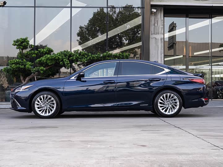 Фото 4 - Lexus ES