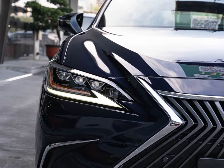 Фото 6 - Lexus ES