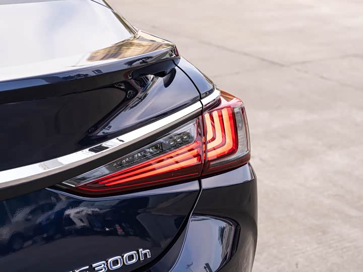 Фото 7 - Lexus ES