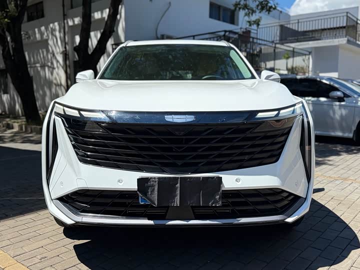 Фото 2 - Geely Atlas L