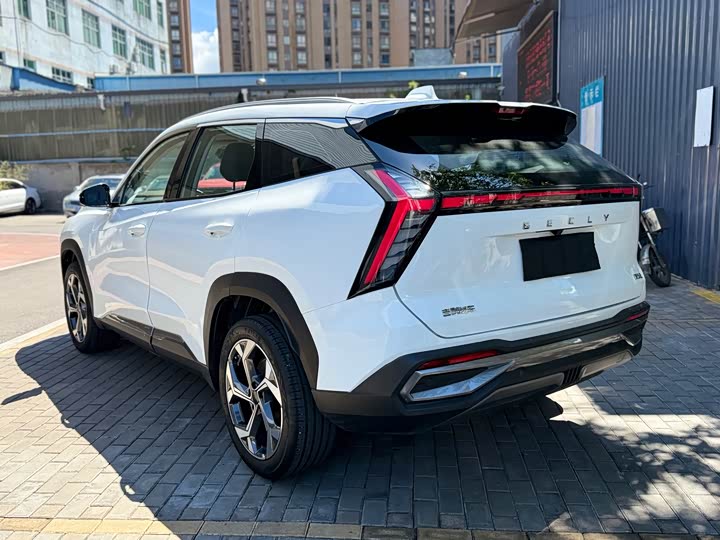 Фото 4 - Geely Atlas L