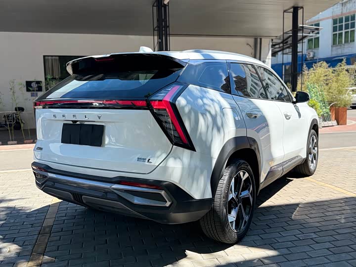 Фото 7 - Geely Atlas L