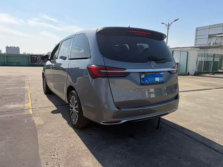 Фото 6 - Buick GL8 ES