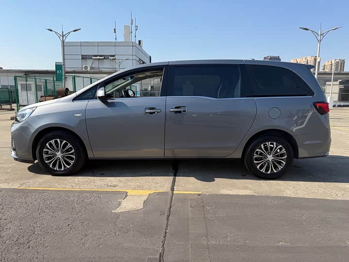 Фото 7 - Buick GL8 ES