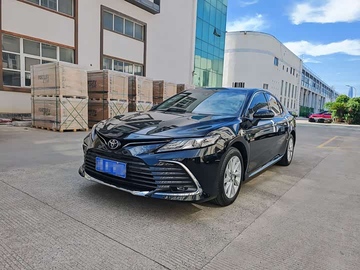 Фото 1 - Toyota Camry