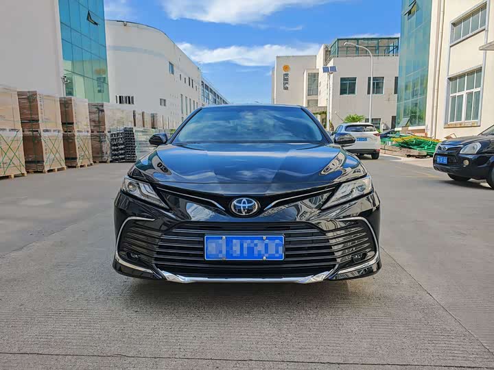 Фото 2 - Toyota Camry