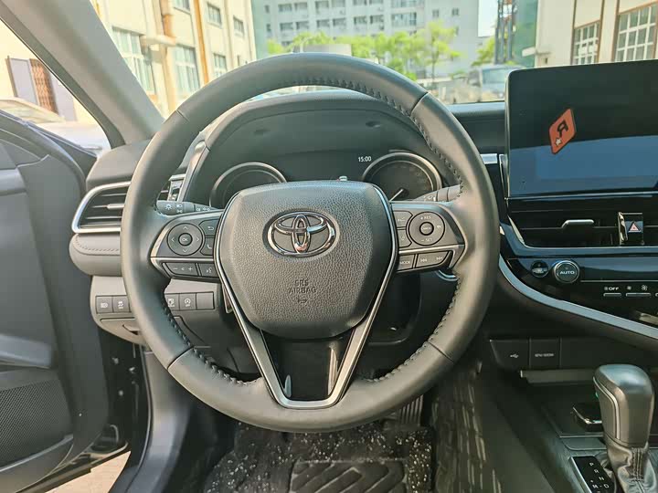 Фото 6 - Toyota Camry