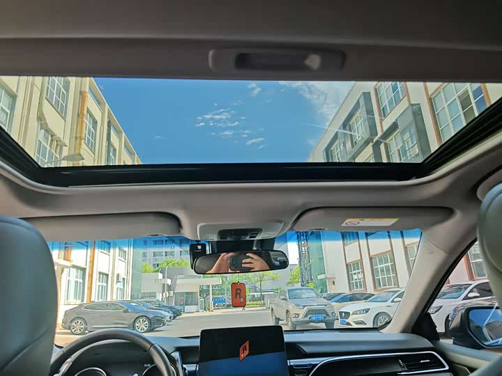 Фото 8 - Toyota Camry