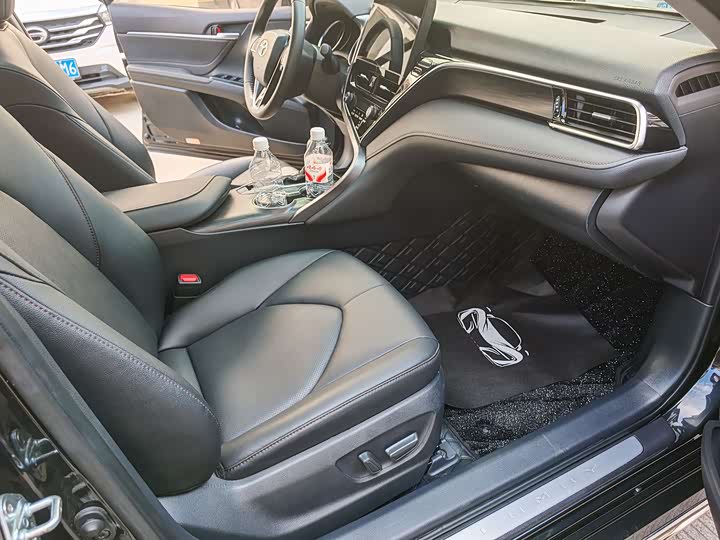 Фото 9 - Toyota Camry