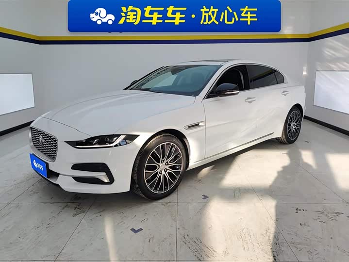 Фото 1 - Jaguar XE L