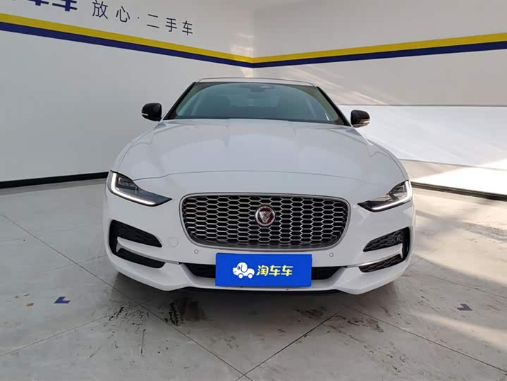 Фото 2 - Jaguar XE L
