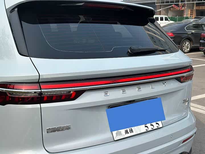 Фото 9 - Geely Monjaro